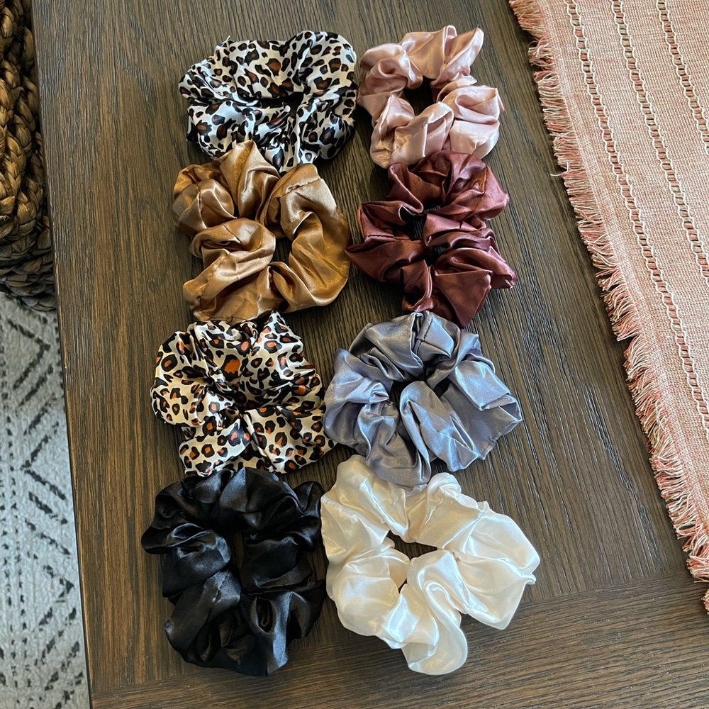 Set of 8 Stylish Scrunchies